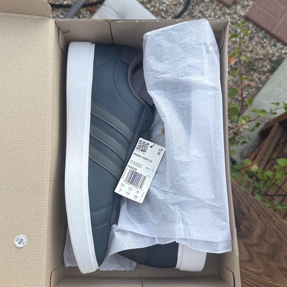 Adidas Grand Court 2.0 Shoe Box in Black and White - Picture 2 of 6